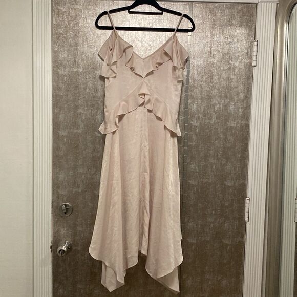 Bcbg Maxazria Elegant Ruffled Cold Shoulder Dress in cream, XXS - Picture 4 of 11